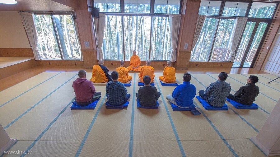 580411-Meditation-retreat-japan_001.jpg