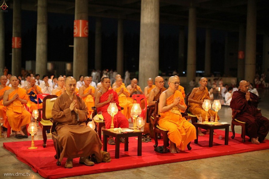 ประมวลภาพวันวิสาขบูชา ประจำปี พ.ศ. 2558 ณ วัดพระธรรมกาย