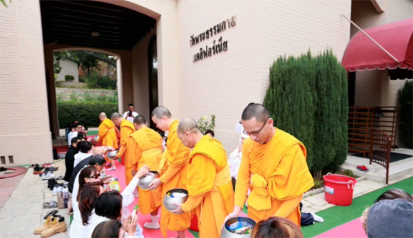 Wat Phra Dhammakaya California Arranged the Sunday Ceremonies