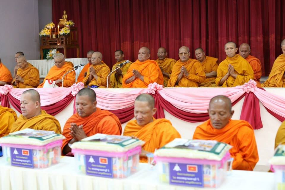 Wat Phra Dhammakaya arranged the 99th Ceremony of Offering Alms to 323 Temples within 9 years 